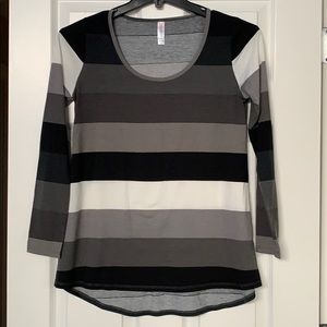 Like new- LuLaRoe Lynnae top. Size small